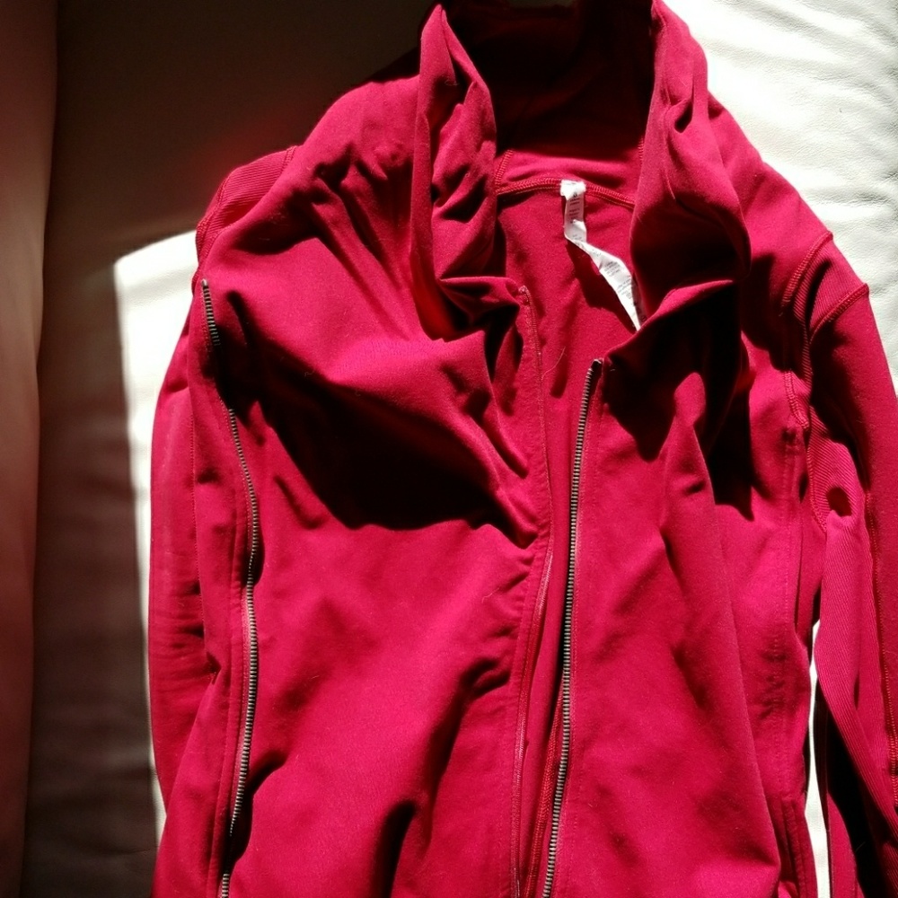 Red luon wrap with double zipper.